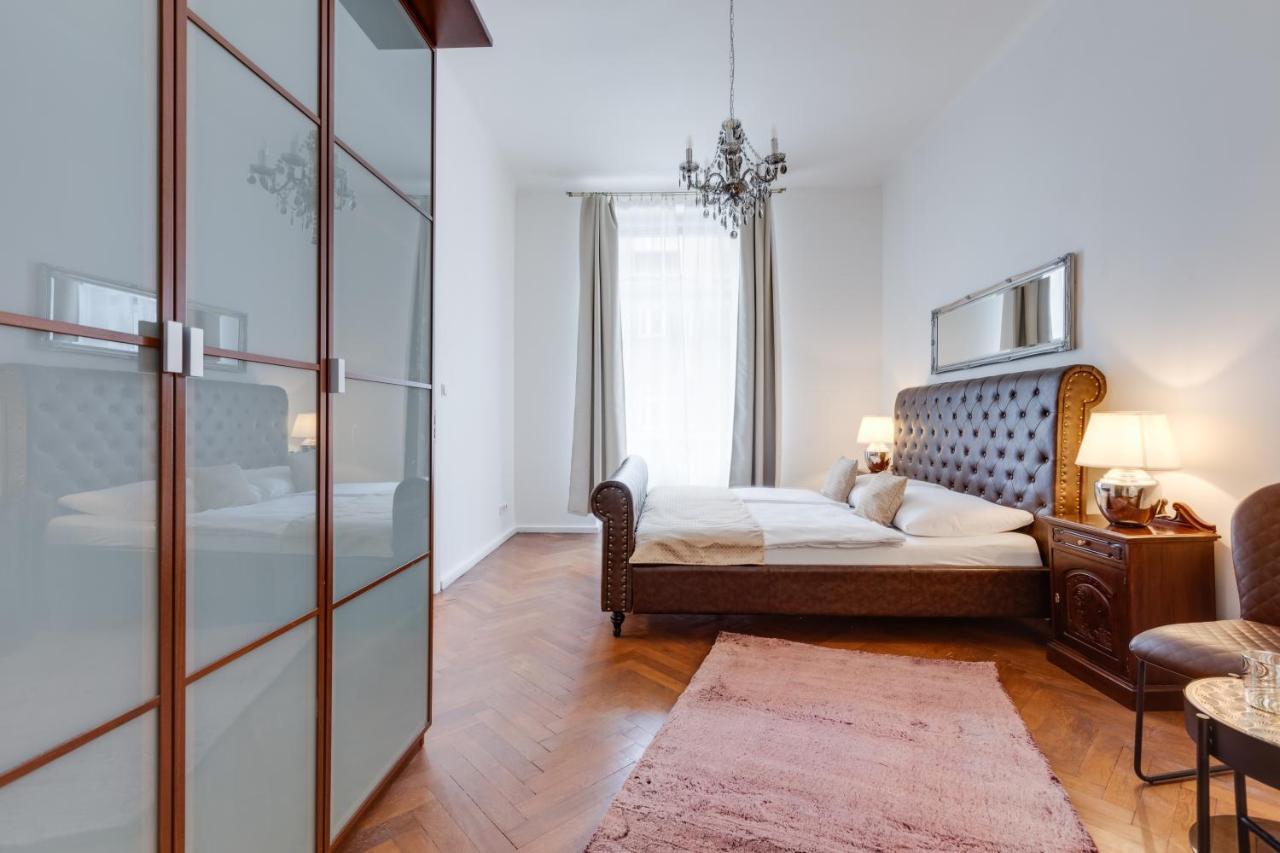 Luxury Riverside Apartments In The Center Of Prague Exterior photo