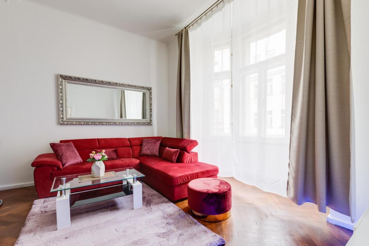 Luxury Riverside Apartments In The Center Of Prague Exterior photo