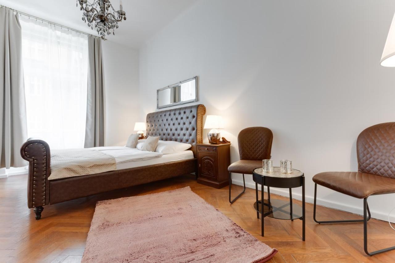 Luxury Riverside Apartments In The Center Of Prague Exterior photo