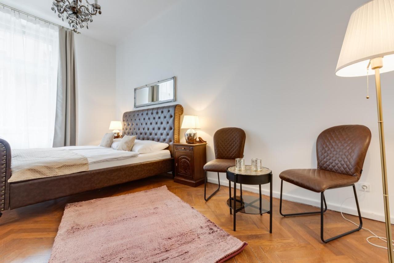 Luxury Riverside Apartments In The Center Of Prague Exterior photo