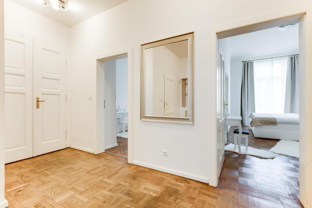 Luxury Riverside Apartments In The Center Of Prague Exterior photo