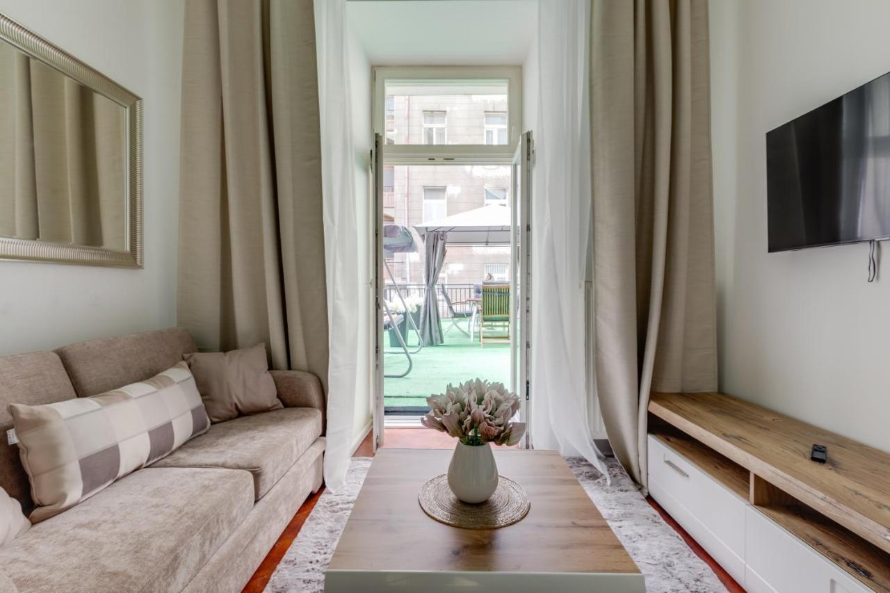 Luxury Riverside Apartments In The Center Of Prague Exterior photo