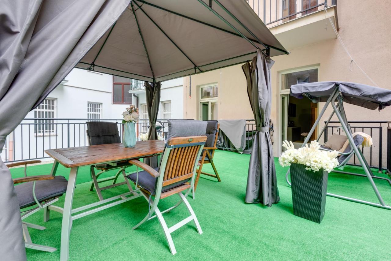 Luxury Riverside Apartments In The Center Of Prague Exterior photo