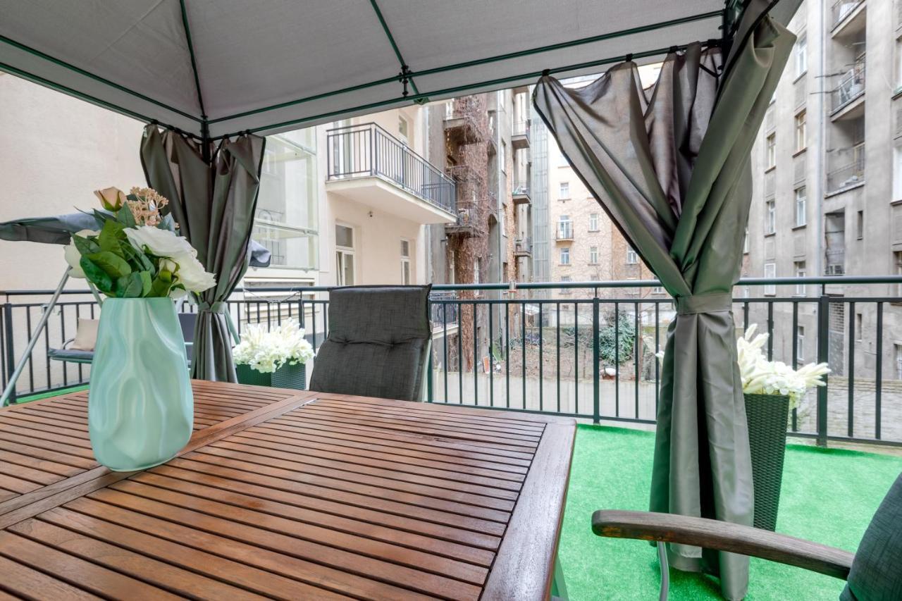 Luxury Riverside Apartments In The Center Of Prague Exterior photo