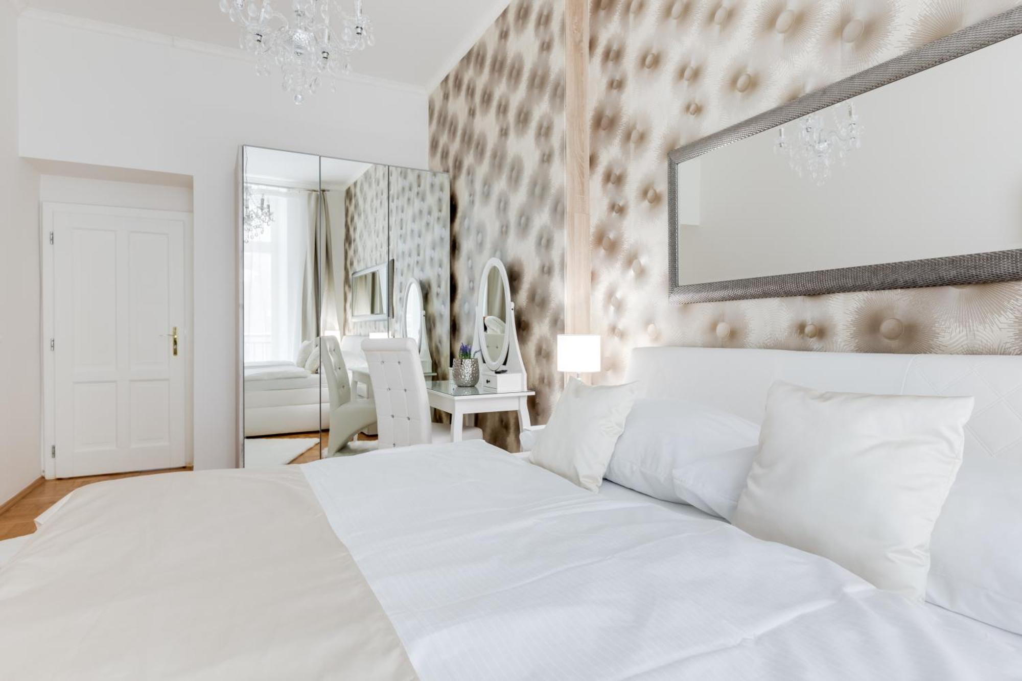 Luxury Riverside Apartments In The Center Of Prague Exterior photo