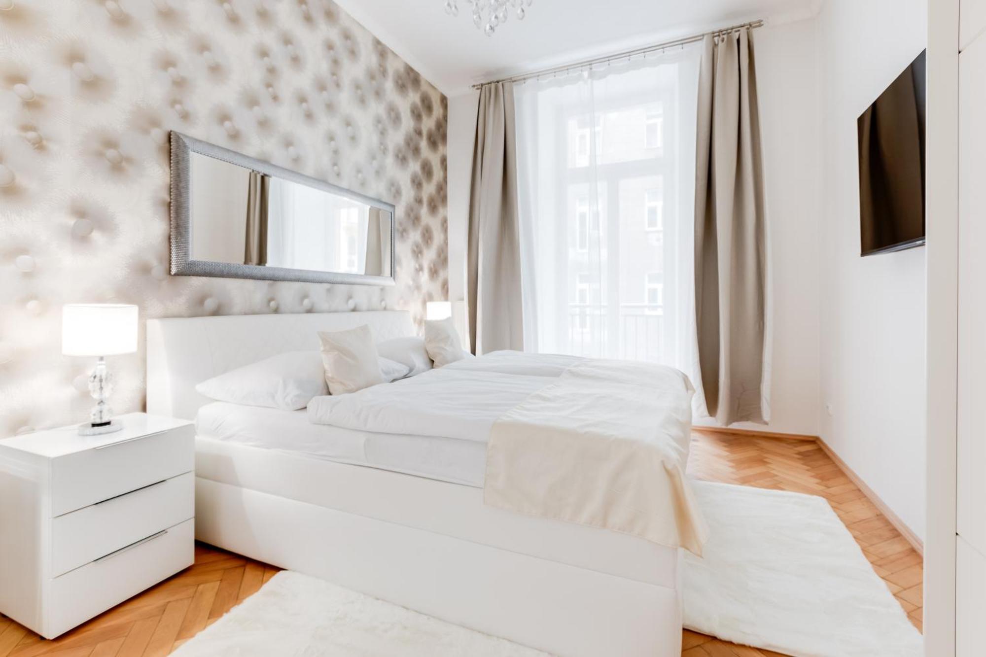 Luxury Riverside Apartments In The Center Of Prague Exterior photo